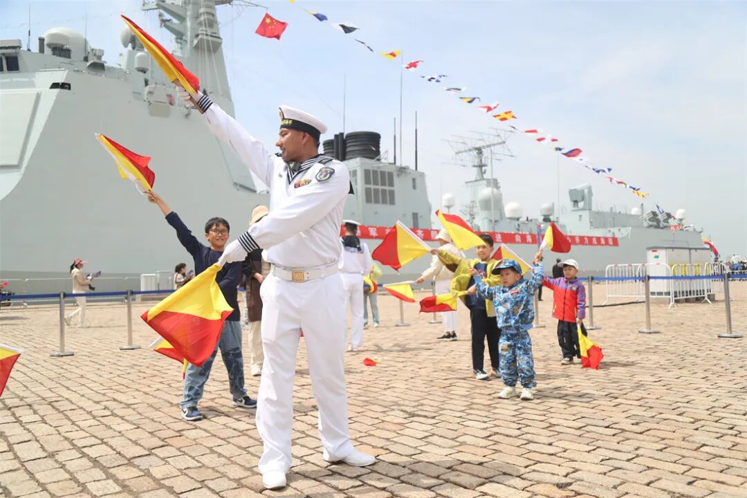 地点青岛,舰艇开放日现场图来啦|抗美援朝_新浪财经_新浪网