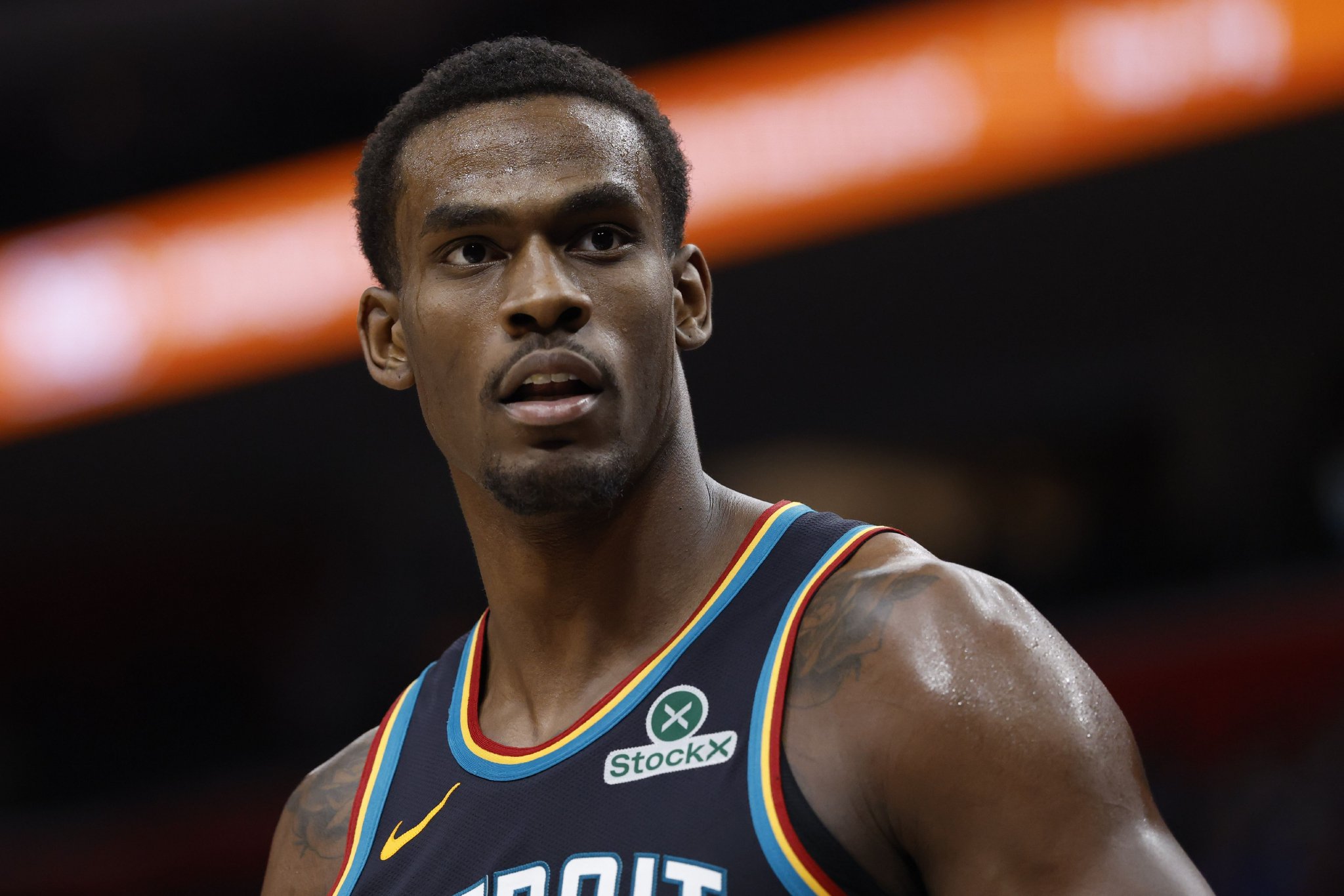 前两战场均仅7次出手！活塞主帅：要给杜伦创造更多的触球机会