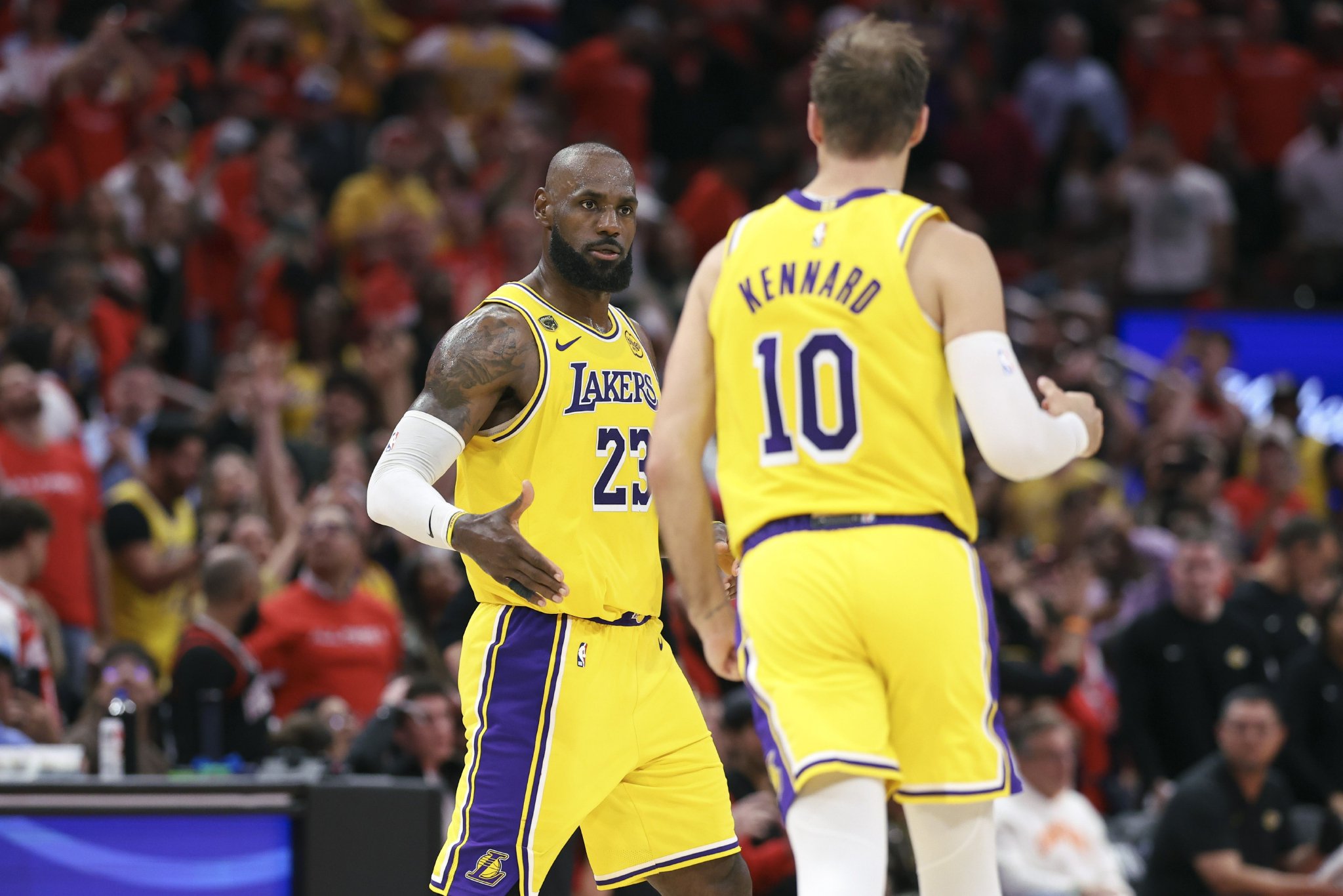 詹姆斯：东里受伤对我们所有人都充满挑战 我们努力迅速解决问题