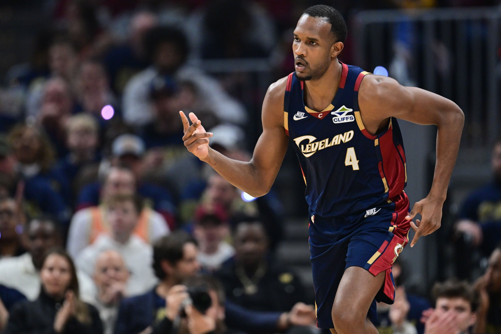 莫布里答首发&替补&裁掉问题：首发大梦、替补邓肯、裁掉KG