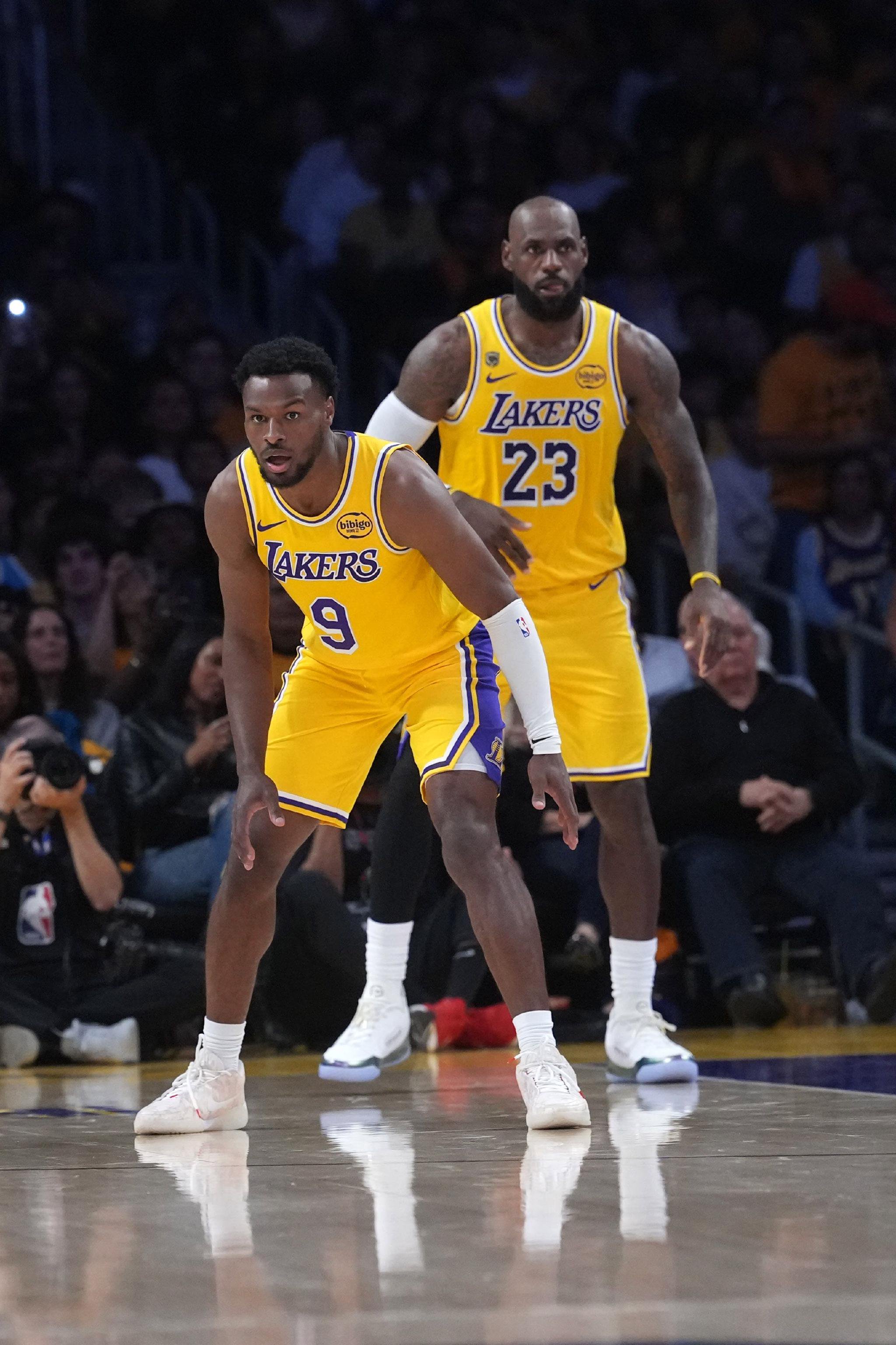 系列赛詹姆斯和布朗尼同场时 湖人进攻效率125.9&净效率+29.6