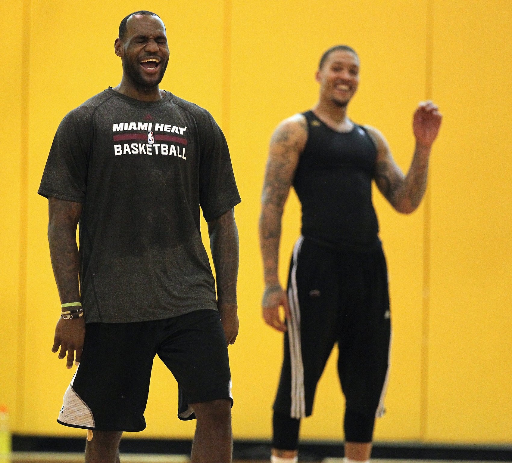 比斯利：詹姆斯等人在热火曾当面不尊重我 我真该扇他们耳光