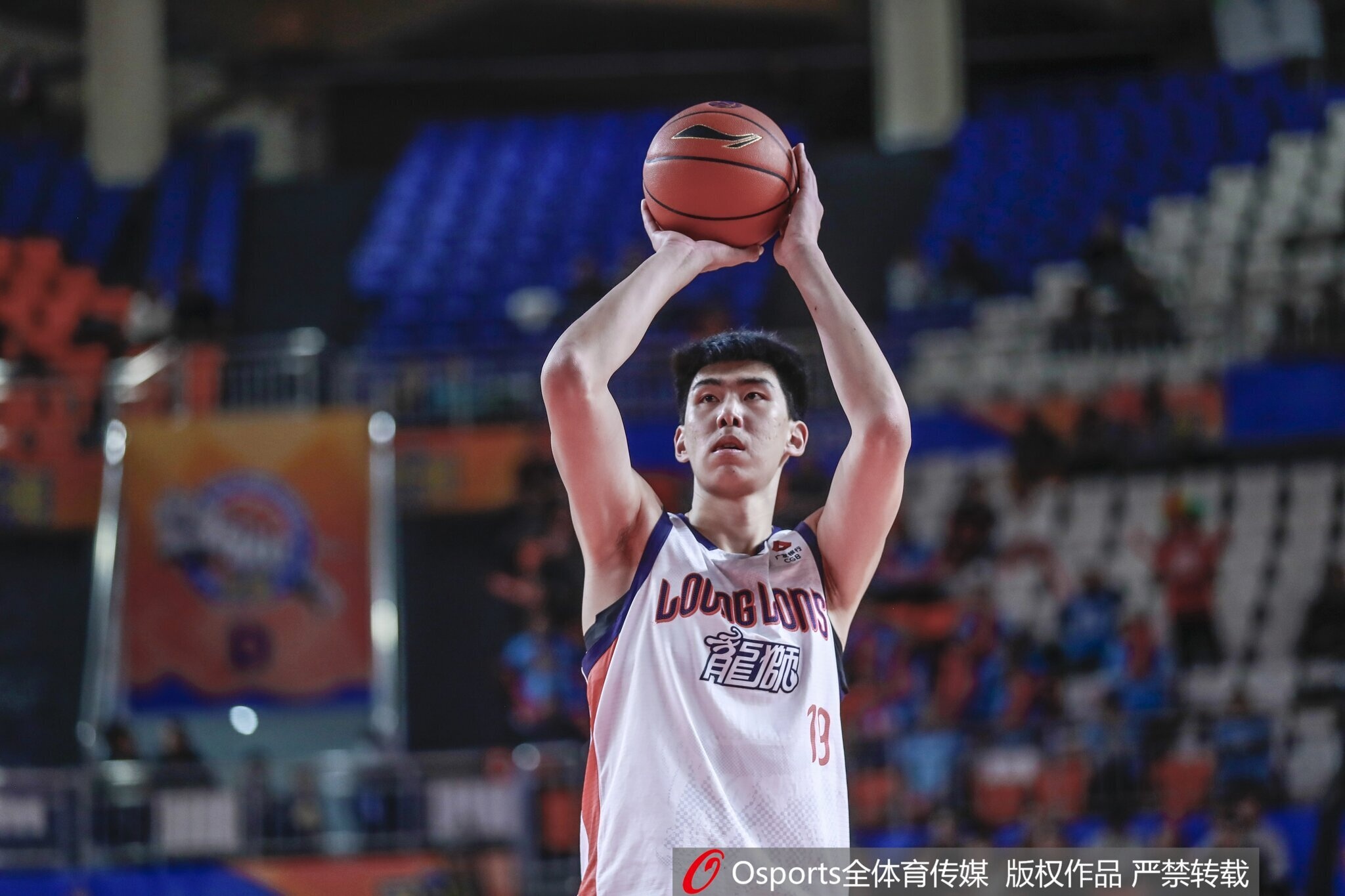 媒体人：徐昕的场均数据提升巨大 球队也在他的帮助下闯进季后赛