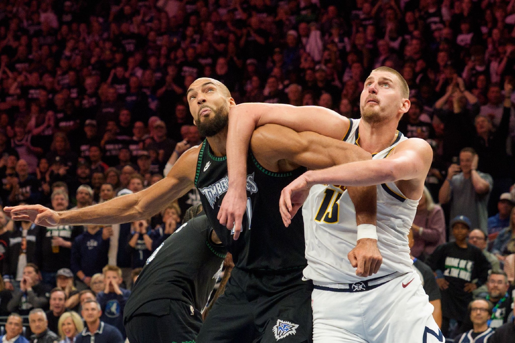 意外不？戈贝尔常规赛对约基奇20胜12负 季后赛10胜12负略处下风