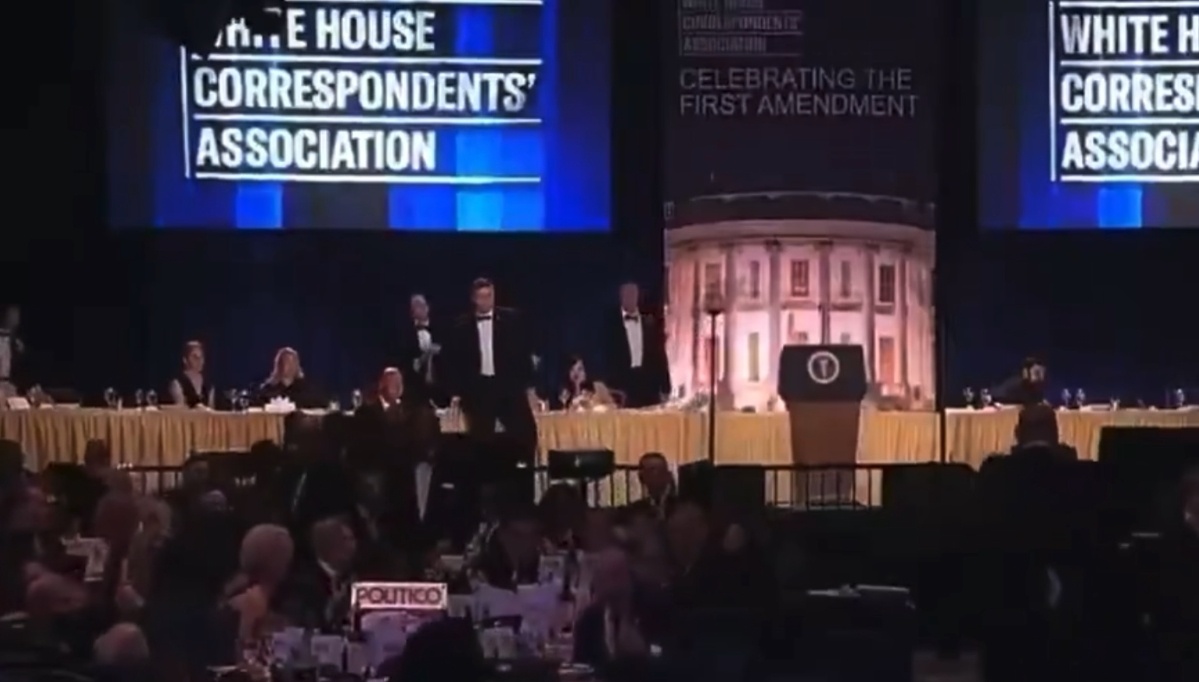 白宫记协晚宴安全事件细节披露：嫌疑人持霰弹枪试图突破安保