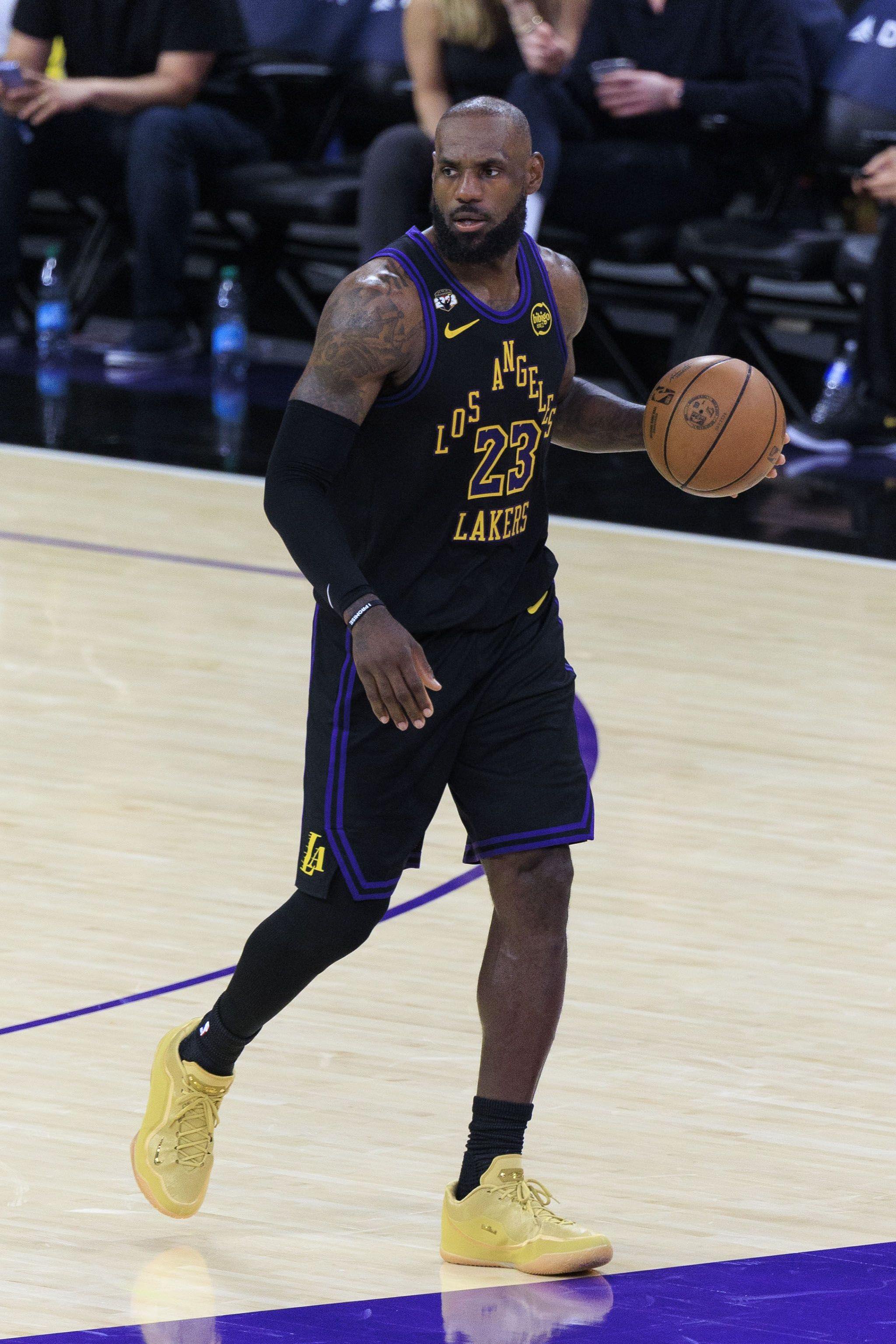 阿里纳斯：相较乔丹我更愿选詹姆斯建队 给他什么阵容他都能捏合