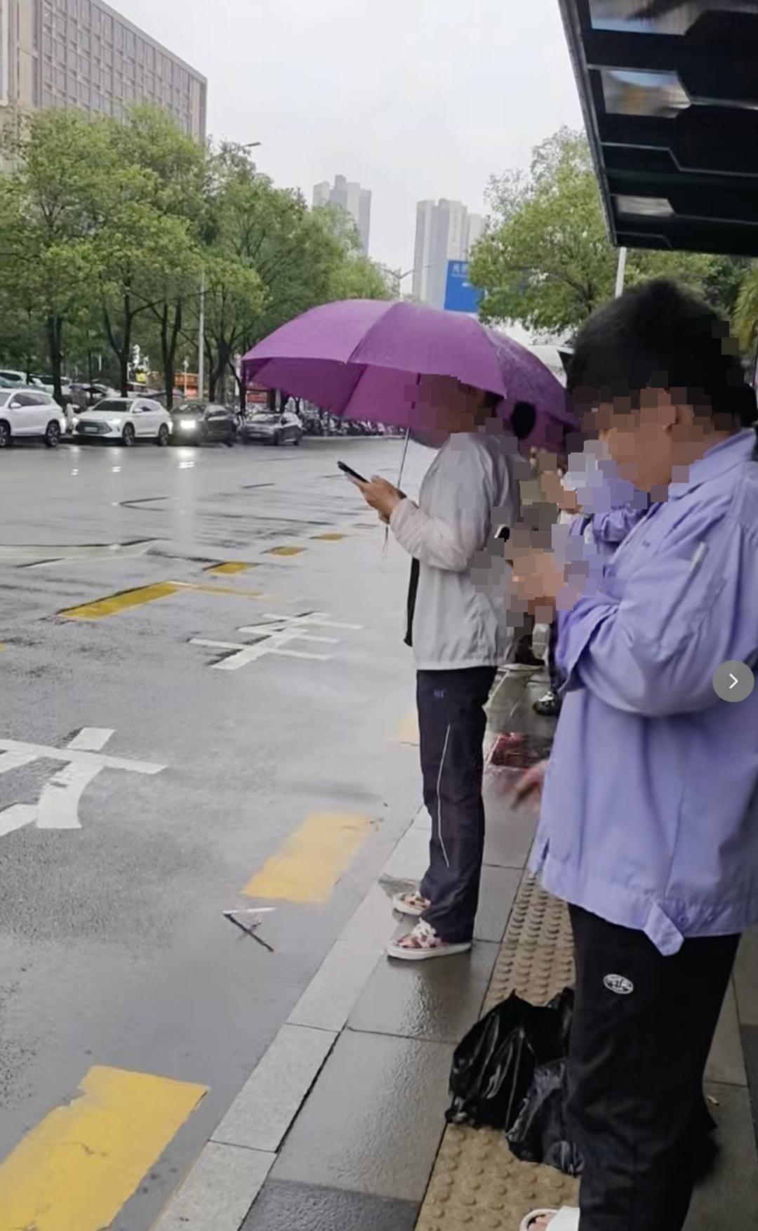 一杯饮料浇灭香烟，为何点燃全网怒火？