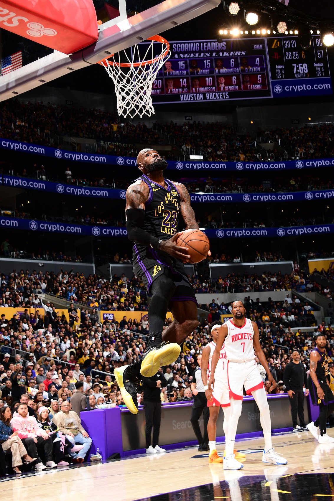 马健：詹姆斯41岁的表现地球上无人能及 他一直走在上坡的路上