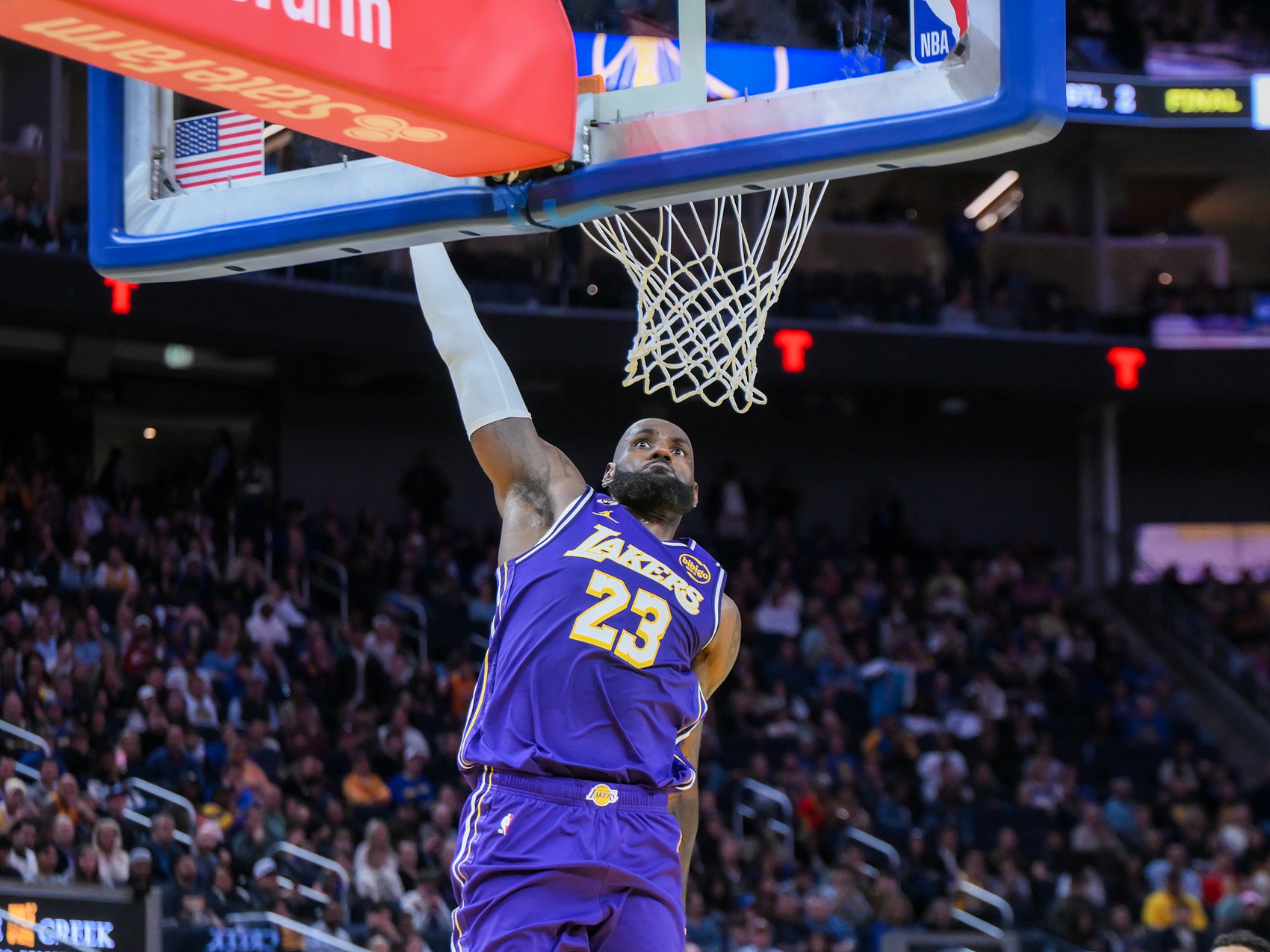 阿里纳斯：讨厌老詹的都是假湖蜜 别忘了科比最后几年湖人有多烂