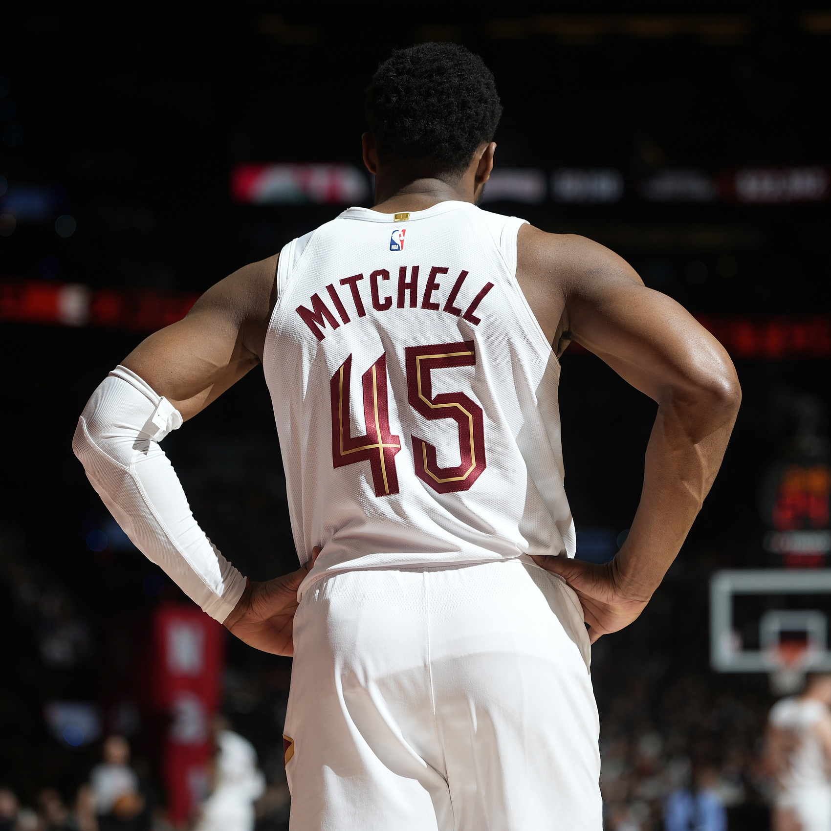 彻底迷失！多诺万·米切尔全场梦游 24中6拿到20分6板有4失误