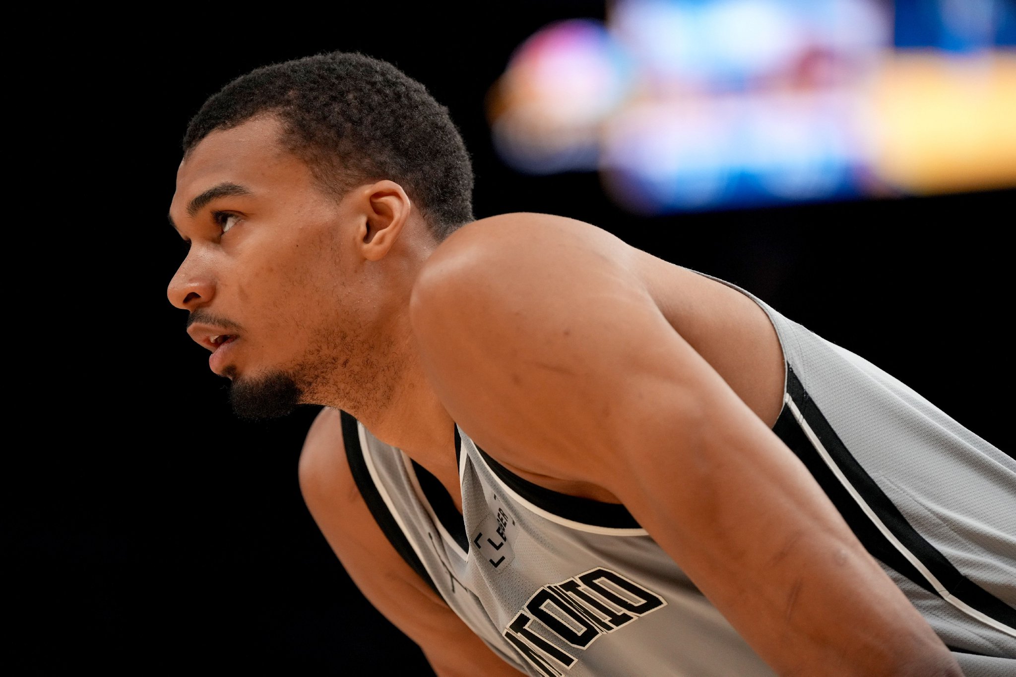 没手感！文班亚马复出半场12投仅4中拿9分7板2帽 三分4中1