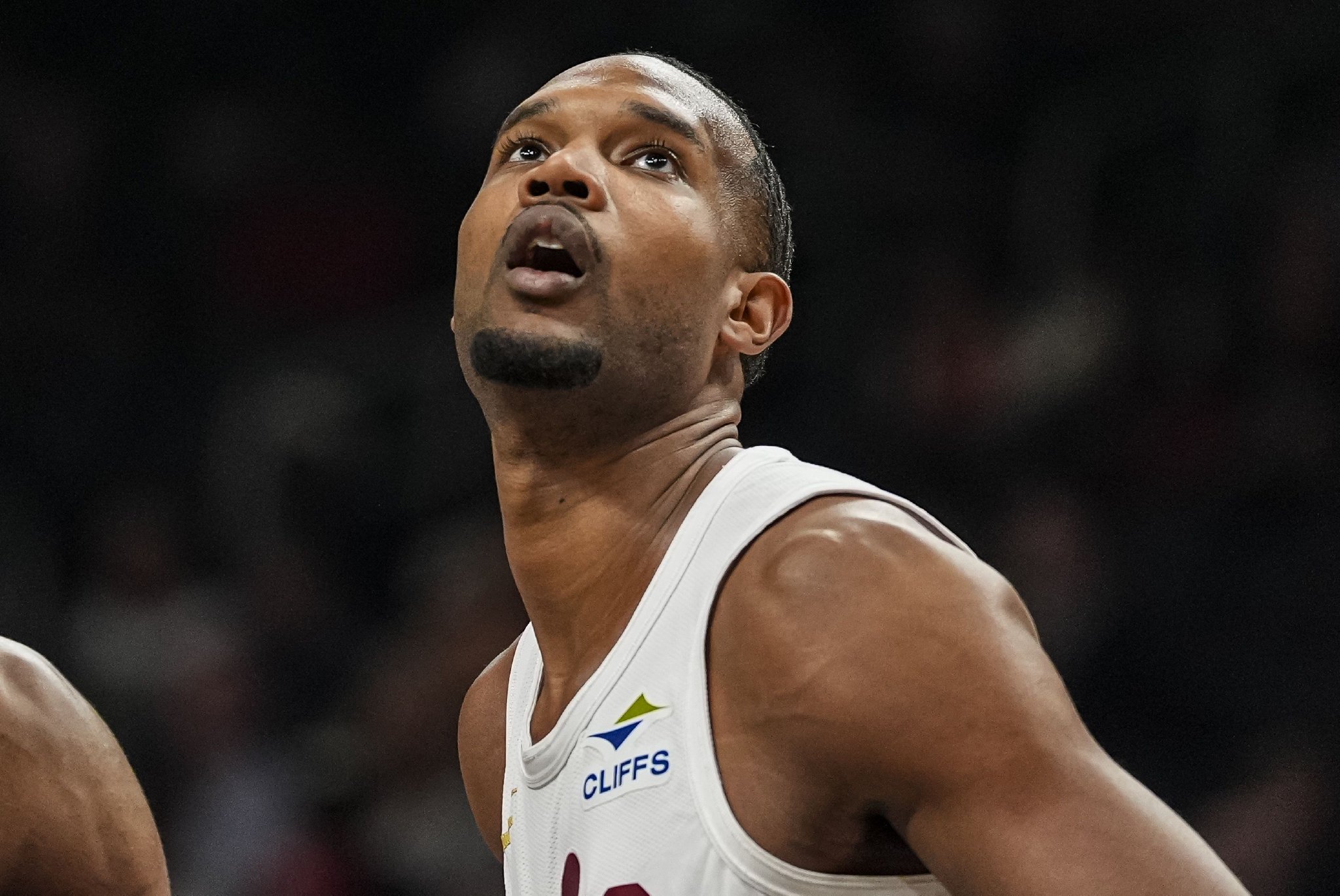 骑士媒体人：莫布里打了5年毫无进步 他现在甚至不如莫兹戈夫