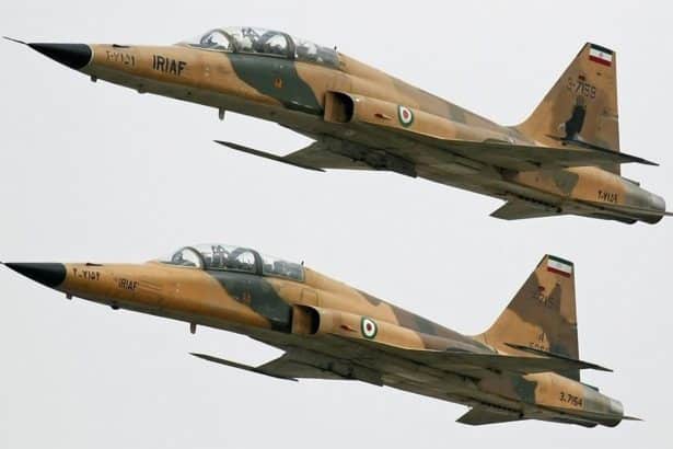 美媒：战争初期，伊朗出动美制F-5战斗机袭击了美军基地