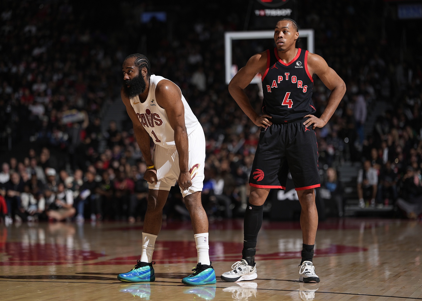 差距不小！猛龙主场作战36罚27中 骑士23罚15中