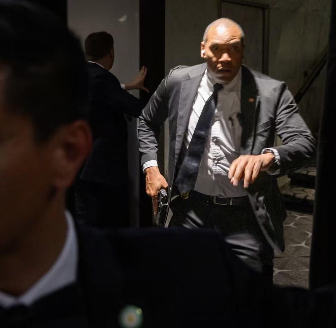 “没人觉得我带枪入住是威胁”白宫晚宴枪手路径首次曝光：房卡放行，隔间组枪直冲宴会厅