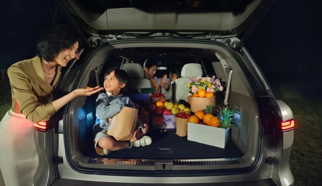 青藏公路百公里4.57L的吉尼斯油耗纪录、1651km综合续航、800V快充10分钟补能210km——这些数据标志着上汽大众在增程领域已从“跟随者”变为“规则制定者”