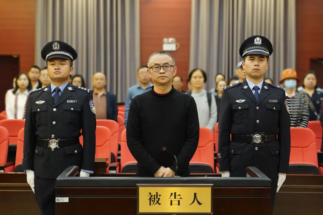 贵州省黔西南州委原常委、秘书长张玉龙受贿、诈骗案一审宣判
