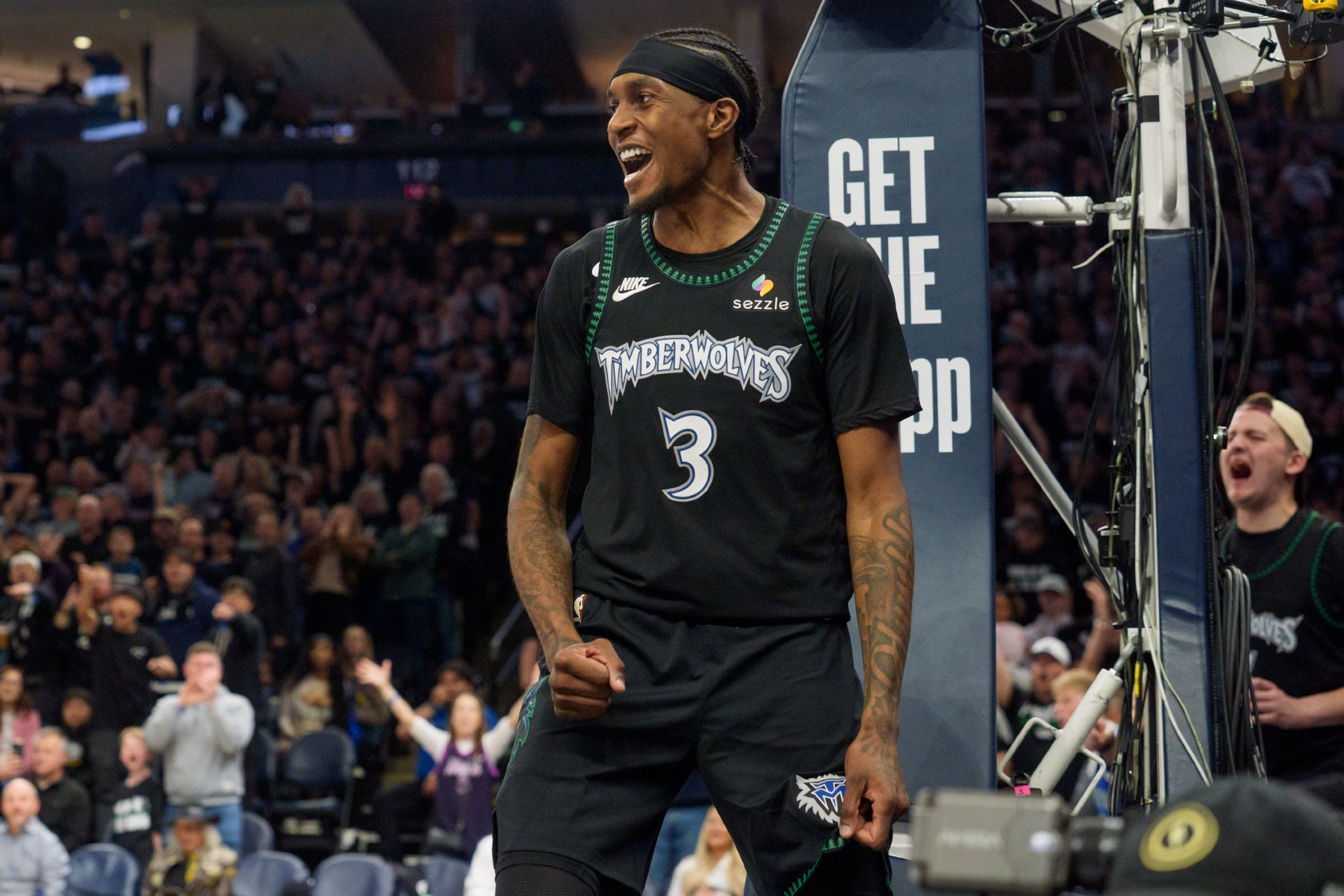 麦丹：我就喜欢这样的氛围 所有人针对我 我们下一场会赢的