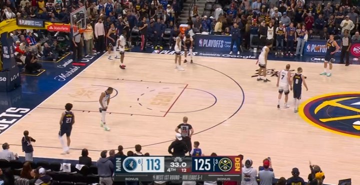 笑死！约基奇还剩30多秒不打了 假装给对手还被抢个争球 失误+1