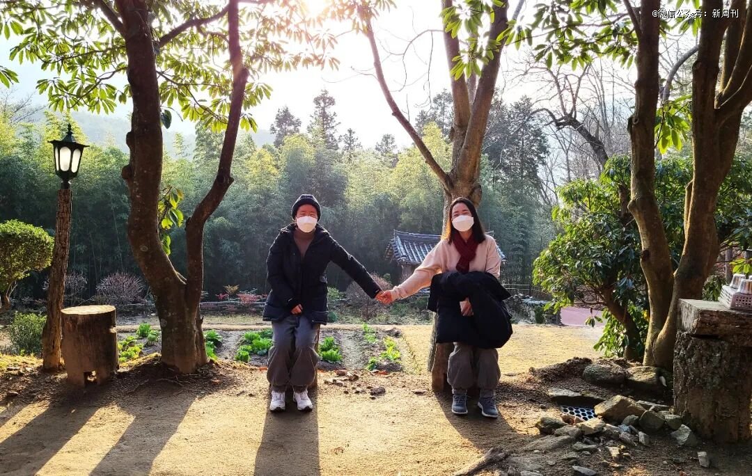 第一批没结婚的韩国中女，已经开始「领养」闺蜜了