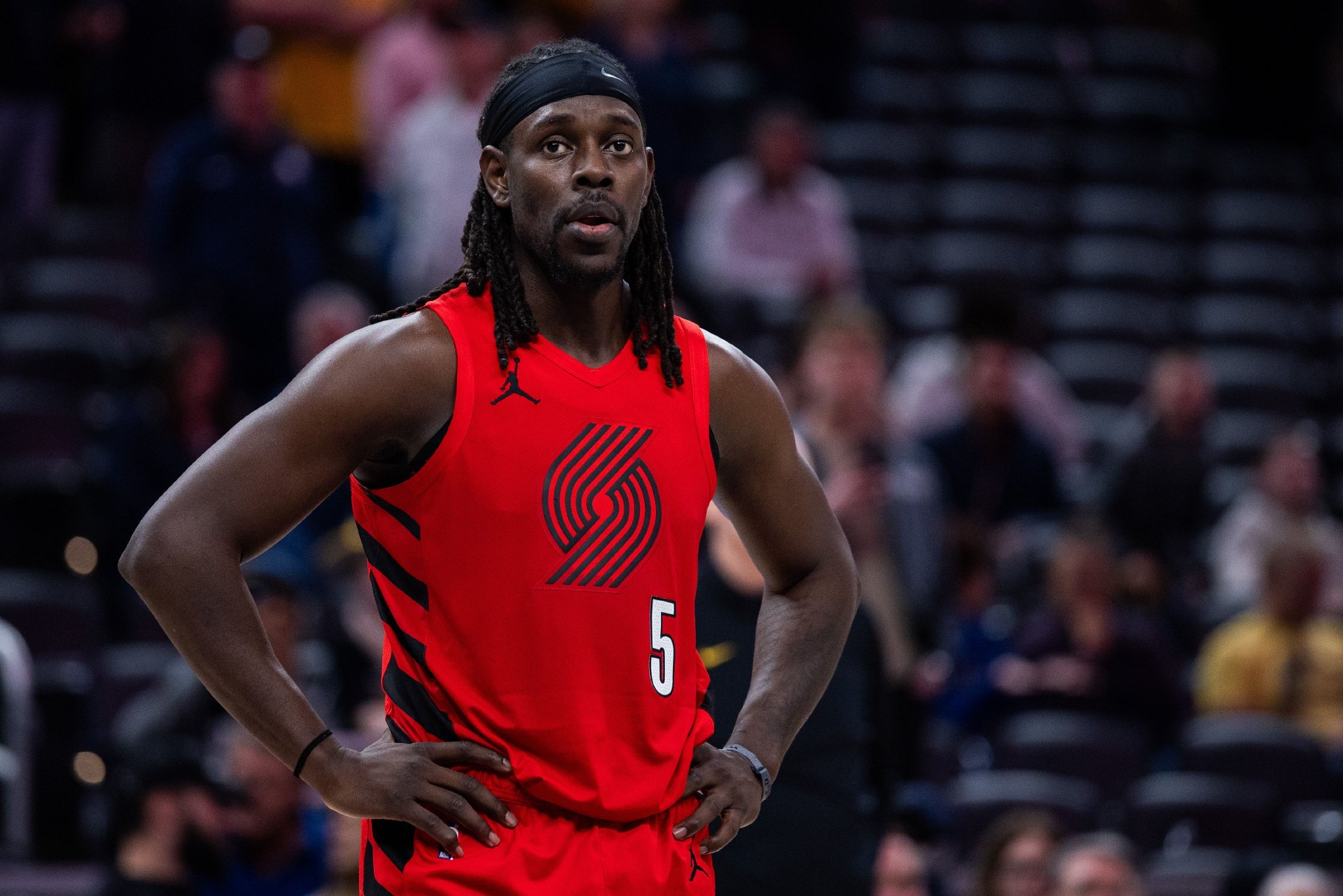 兢兢业业！朱·霍勒迪常规赛场均16.3分6.1助 季后赛16.4分7.2助