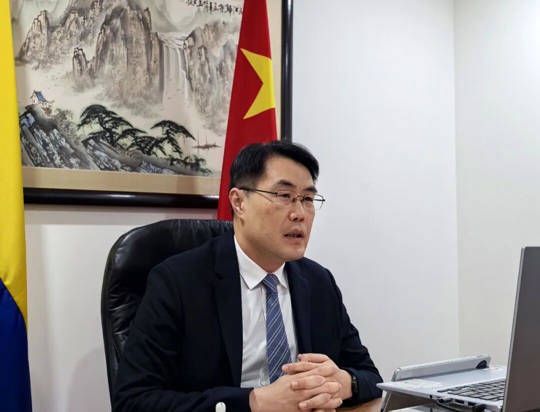 美官员蓄意诋毁，我大使驳斥：“照照镜子”……