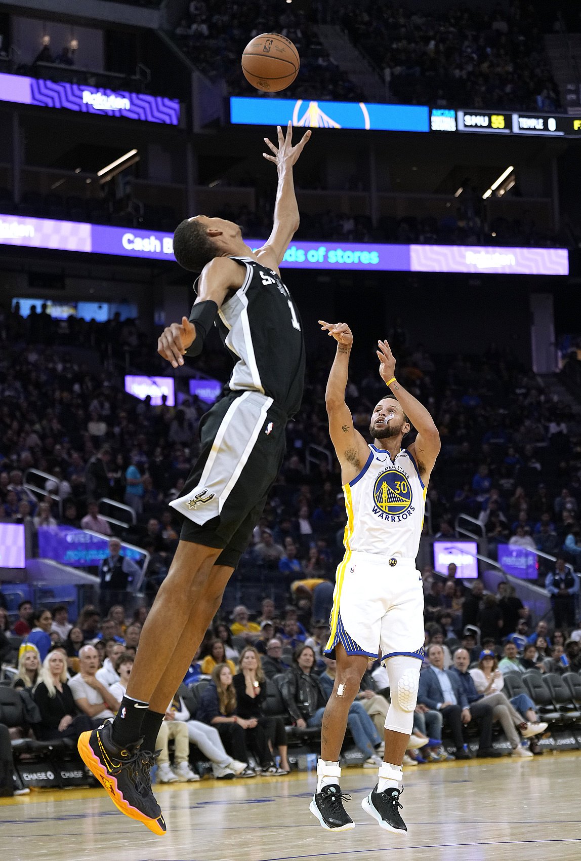 福克斯：联盟大概只有文班和库里拥有这种恐怖的赛场牵制力