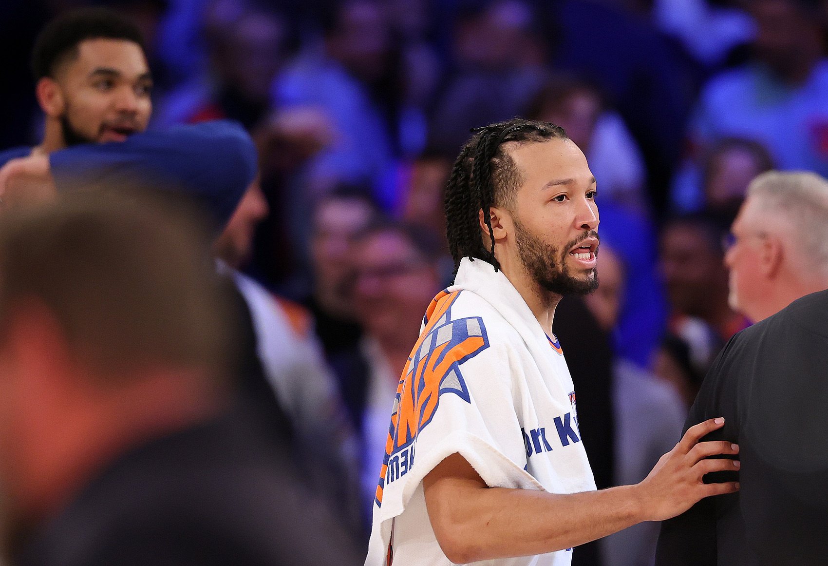 这太意外了！尼克斯队史长达80年 今天首次做到季后赛背靠背赢15+