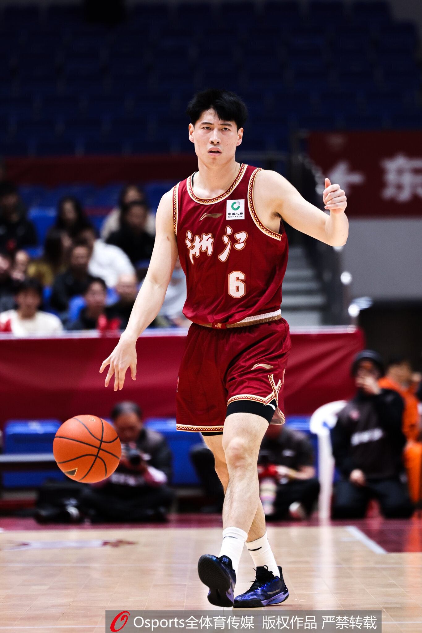 媒体人：尽管浙江1-0领先 但程帅澎的受伤或许会是系列赛的X因素