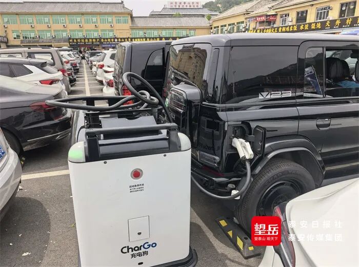 停车场来了CharGo “充电狗” 游客假日出游充电无忧_新浪财经_新浪网