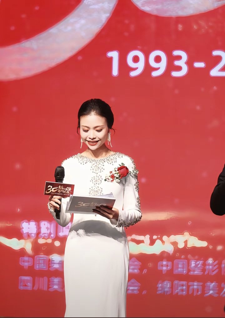 知名女主持人熹菲抗癌10年不幸去世，年仅37岁：患病后仍频繁接活动挣医药费，去年曾许愿再活5年