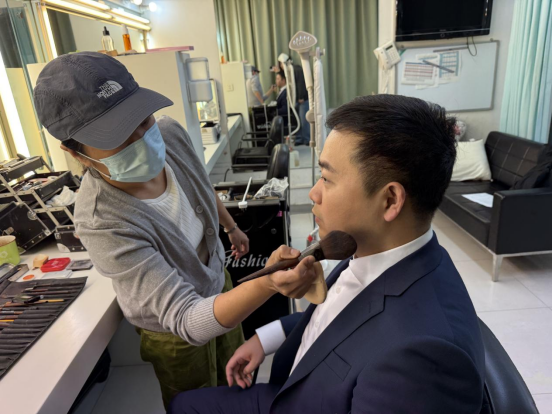 《新闻联播天气预报》节目主持人冯殊：节假日的坚守，是和千家万户的约定｜五一我在岗|新闻联播天气预报_新浪财经_新浪网