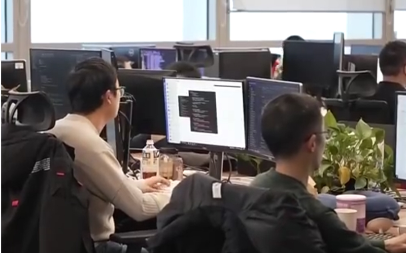 ▲大量就业岗位可能受到生成式AI影响。图/央视新闻