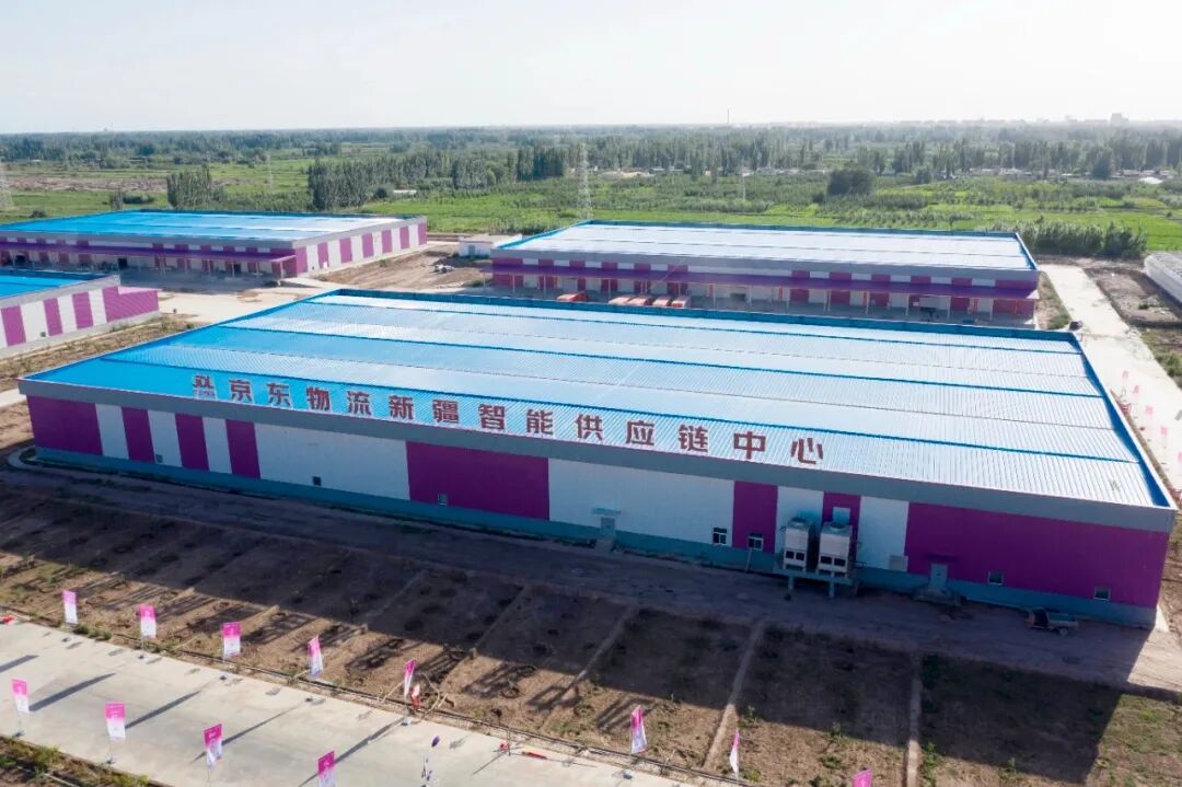 在新疆喀什伽师，京东落地产地智能供应链中心，为新梅等新疆水果提供一体化供应链支撑。（受访机构供图）