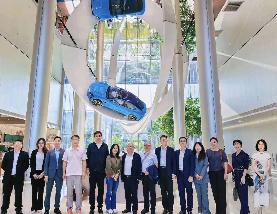 图/部分参观交流人员合影留念
