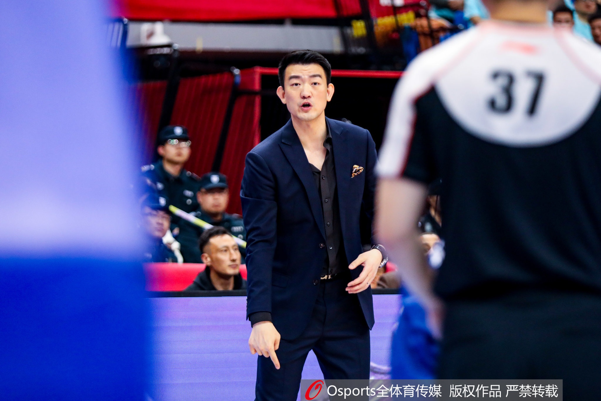 打得稀碎！广厦山西首节合计16次犯规 共获得24次罚球
