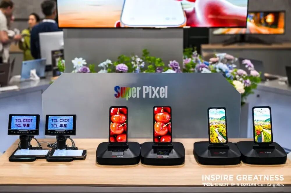 搭载Super Pixel技术的OLED手机显示产品（图片来源：TCL华星）