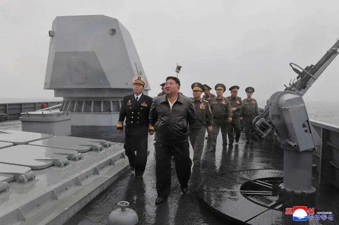现场画面：金正恩登上“崔贤”号，予以高度评价！要求按计划于6月中旬移交海军服役