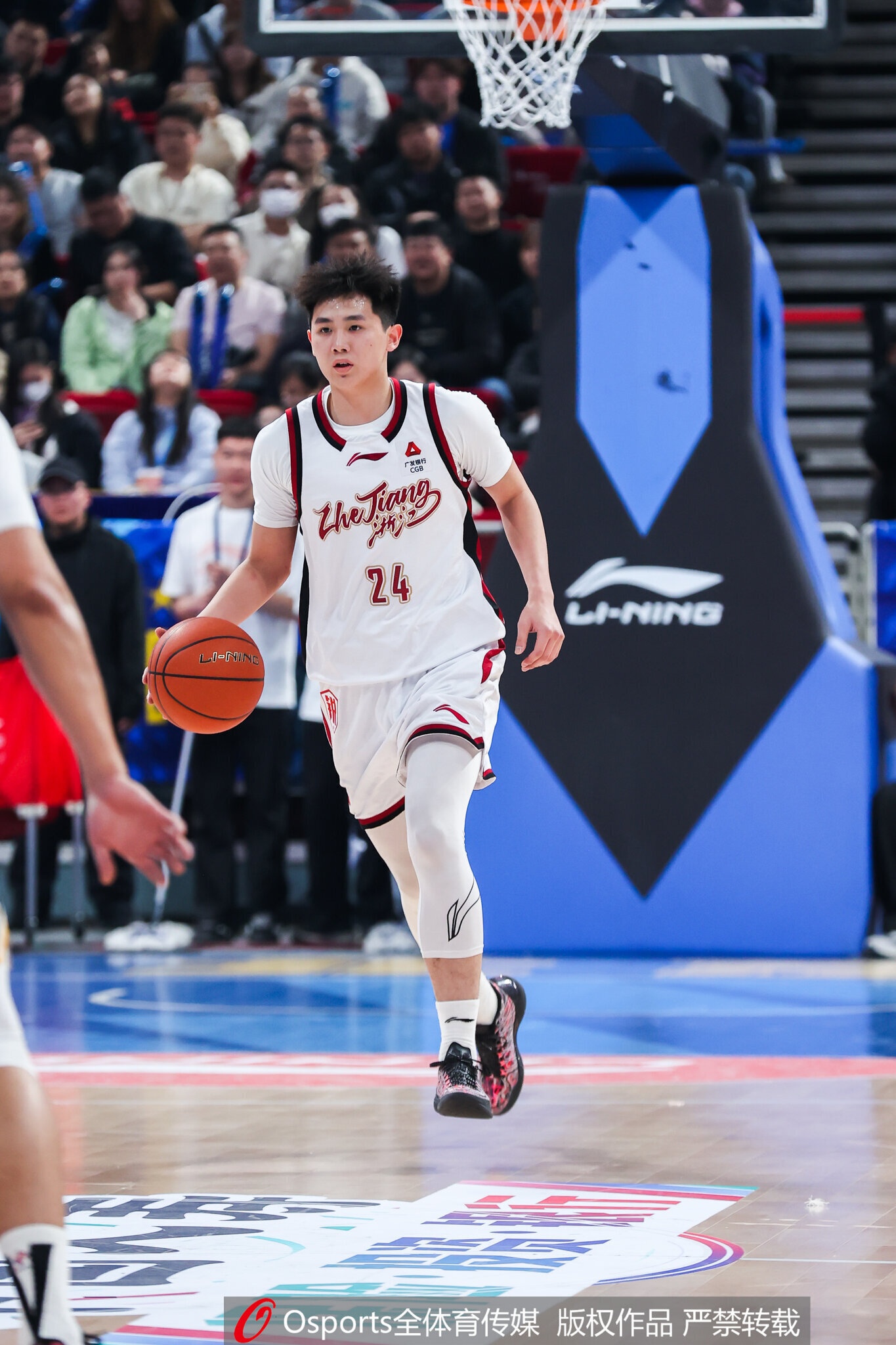 媒体人：李悦洲昨天0分不奇怪 大部分时间没球权&面对顶级防守人