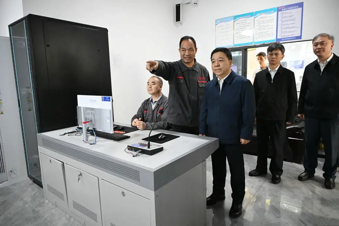 5月8日，江西省省长叶建春就一体推进学查改、确保学习教育取得实效与加强烟花爆竹全链条安全监管在萍乡调研。
