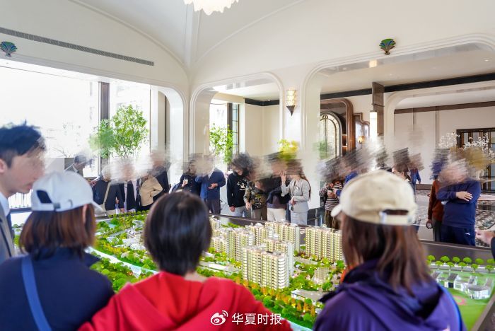 建发海宸项目售楼处“五一”场景。受访者供图