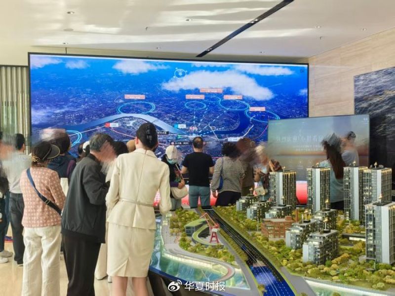 保利·世博天悦售楼处“五一”场景。受访者供图