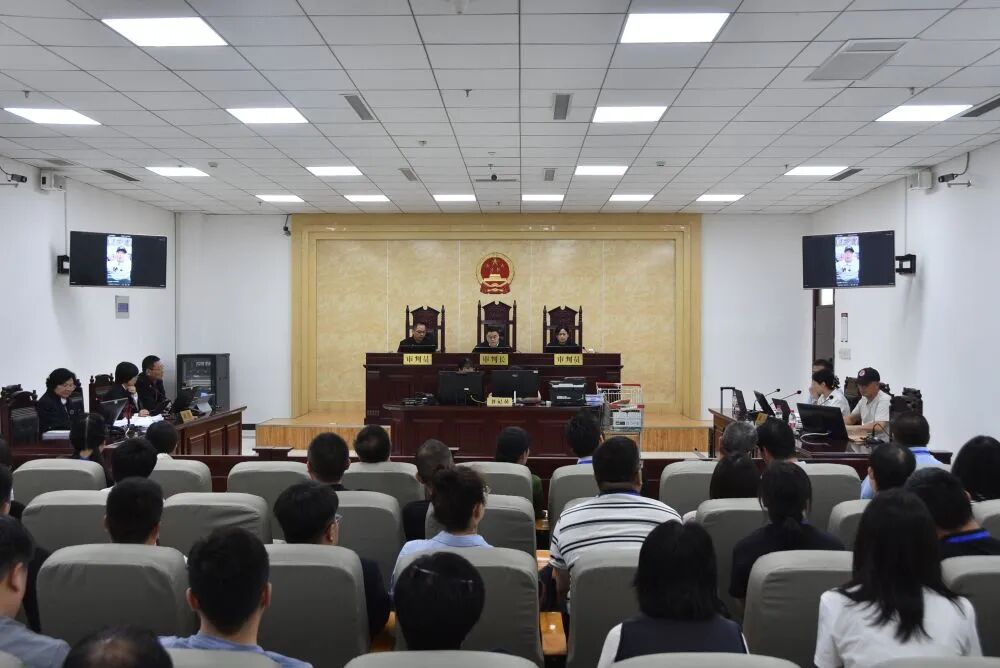 2025年8月20日，许昌市中级人民法院开庭审理胖东来诉“网络黑嘴”侵权案。（受访者供图）