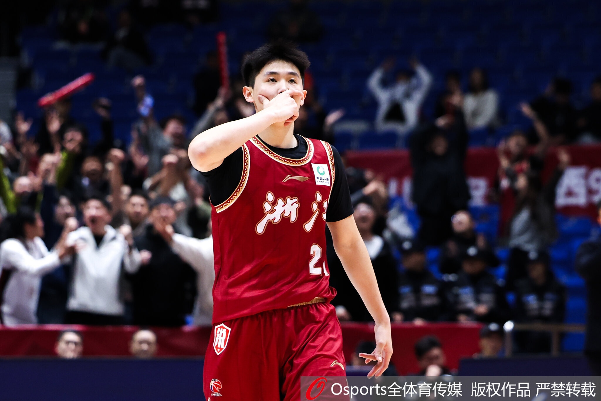 敢打敢拼！李悦洲半场7投4中贡献10分1助攻 首节命中压哨2+1