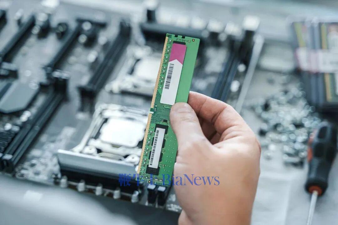 多重因素叠加，从存储芯片、金属原料等配套零部件全线抬价，车企整体造车成本压力陡增。