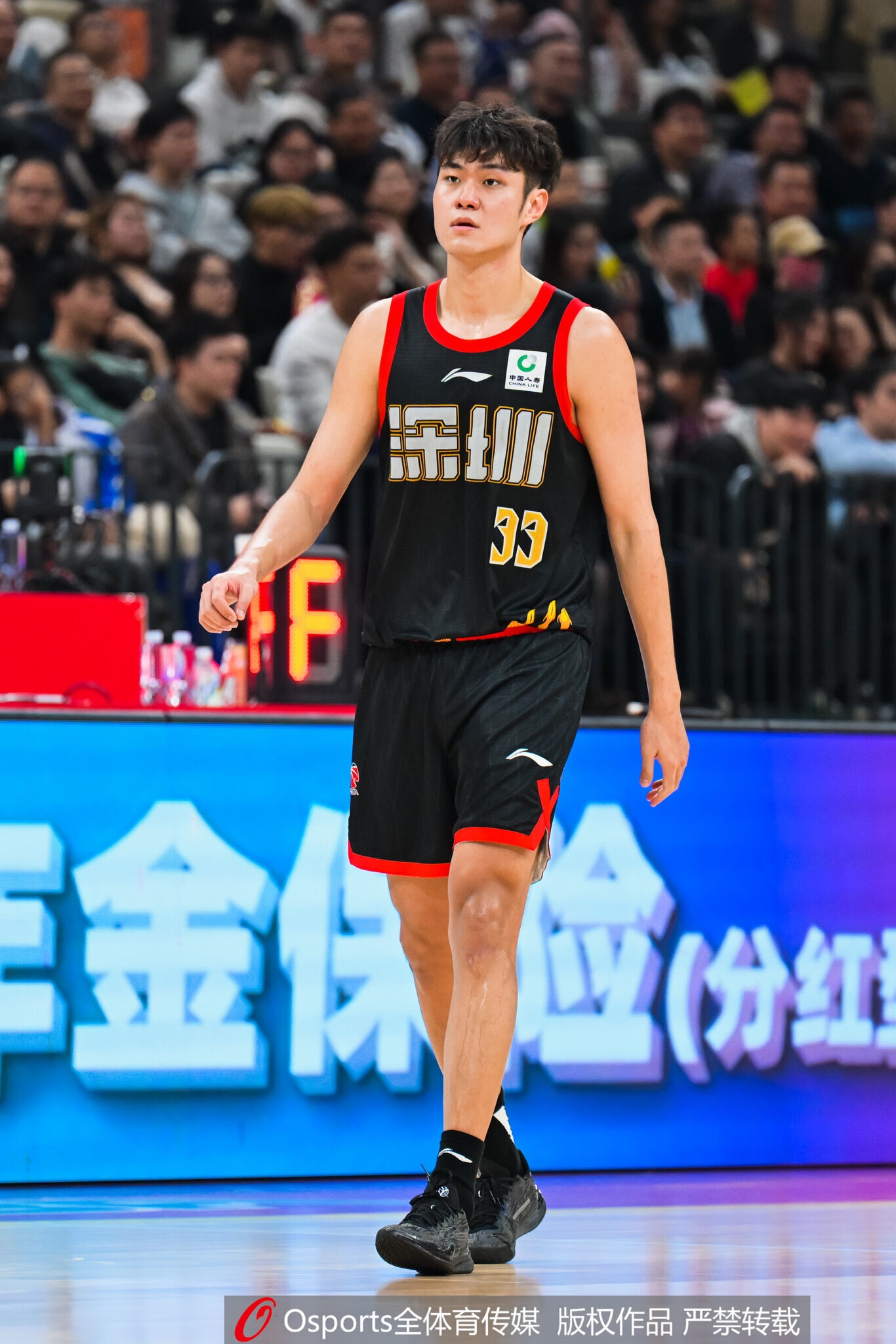 媒体人：深圳战胜的是3年前的自己 所有人都愿意干脏活累活