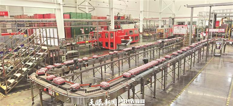 中粮可口可乐贵州公司生产线。贵州日报天眼新闻记者 王剑 摄