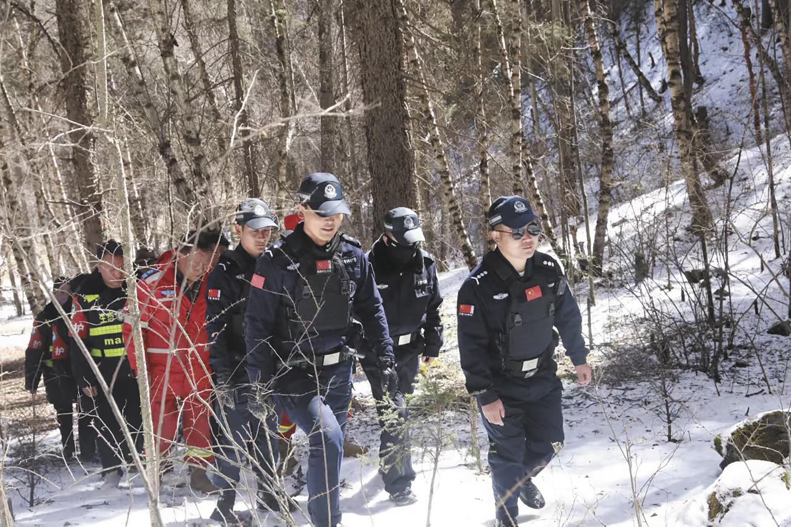巡逻守护麦秀保护分区生态安全。泽库县公安局供图