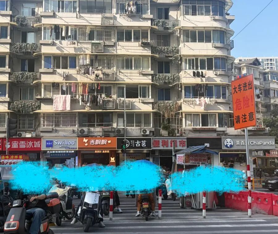 （香飘飘原叶鲜泡茶（四季青店），21世纪经济报道记者拍摄）