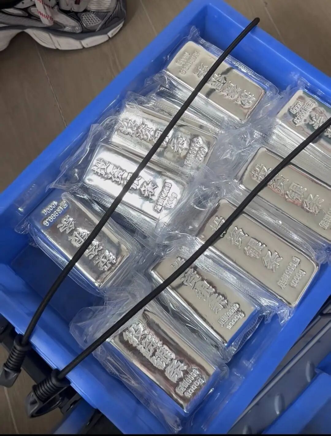 白银结束多月横盘强势反弹，专家：下半年走势或强于黄金